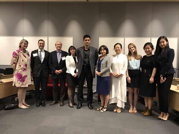 Michael Zakkour与纽约商务孔子学院院长、教师及部分学生合影.jpg