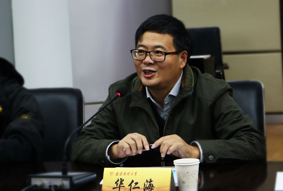 20161030经济学理论前沿和经济学术期刊创新发展——暨《经济学动态》第二次匿名审稿专家研讨会在我校顺利召开 (2)_副本.jpg